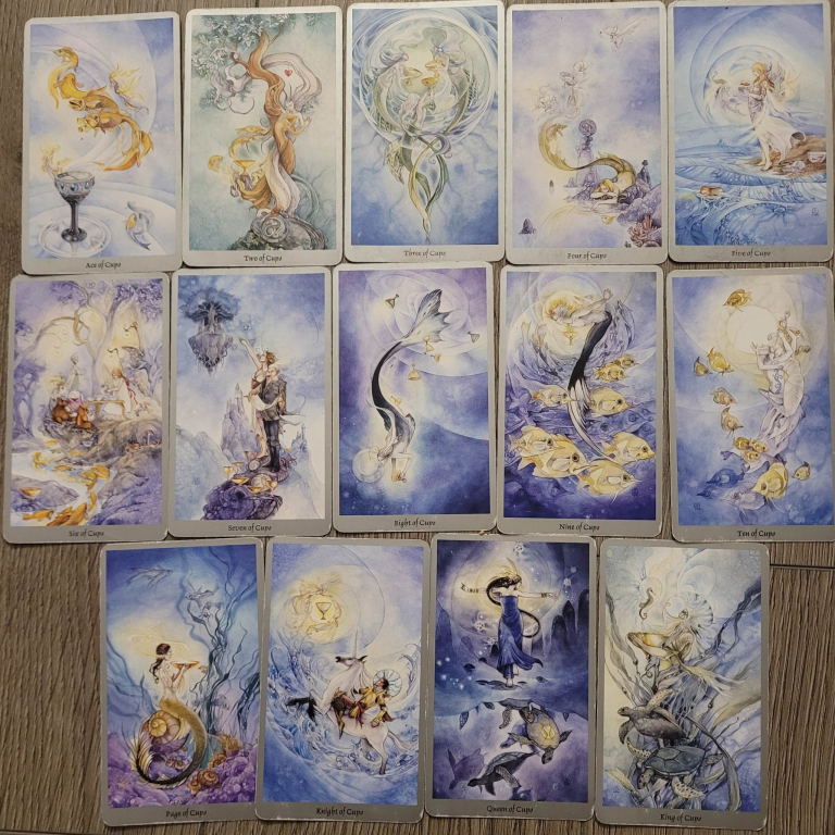 How to read the 4 tarot suits